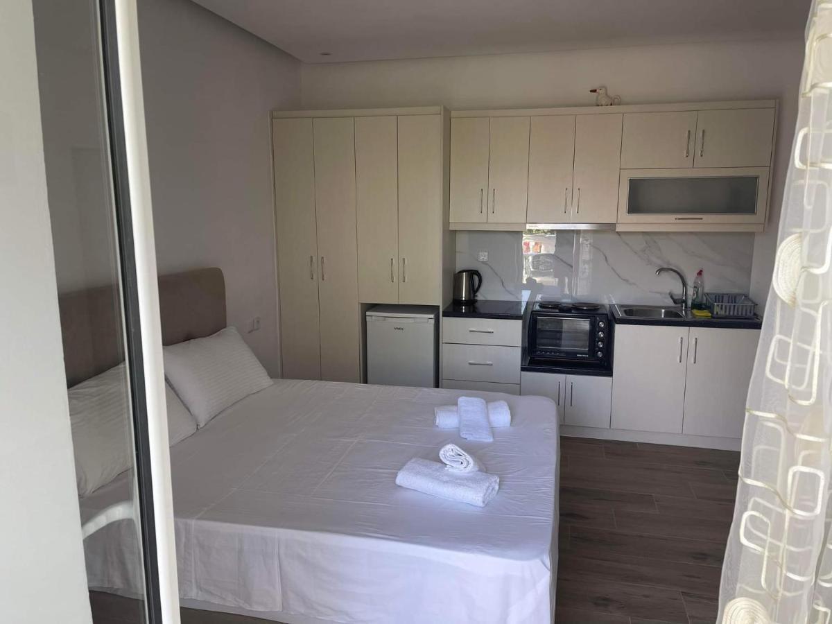 Helen Apartments Lukovë Eksteriør billede